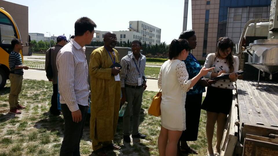 埃及公司關(guān)于20TPD豆油精煉設(shè)備項(xiàng)目合同簽(圖1) 埃及公司關(guān)于20TPD豆油精煉設(shè)備項(xiàng)目合同簽(圖1)